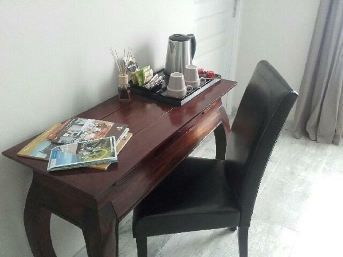 Aux Genets De Josephine Apartment Fournols Luaran gambar